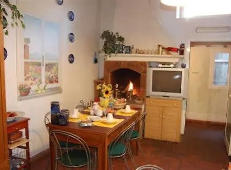 Al Tuscany לינה וארוחת בוקר לוקה